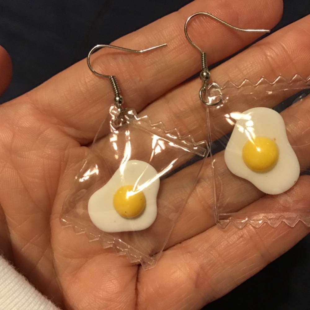 Eggs in a bag earrings NEW gift SUPER CUTE! VSCO - Picture 2 of 5